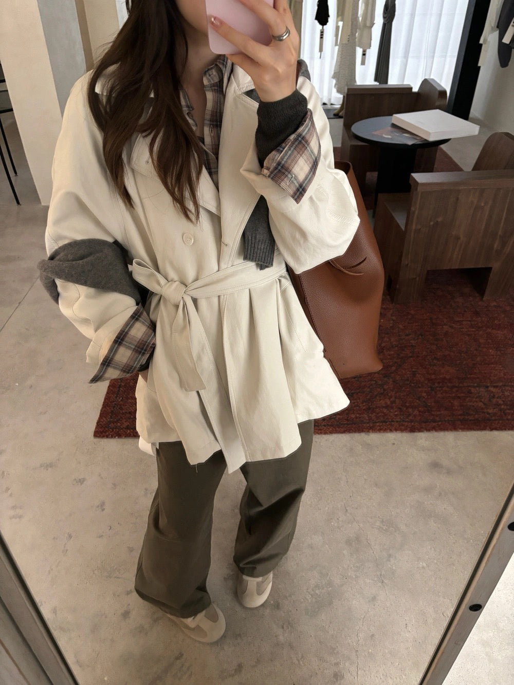 J30 / 質感雙排扣啞光彷皮trench coat外套
