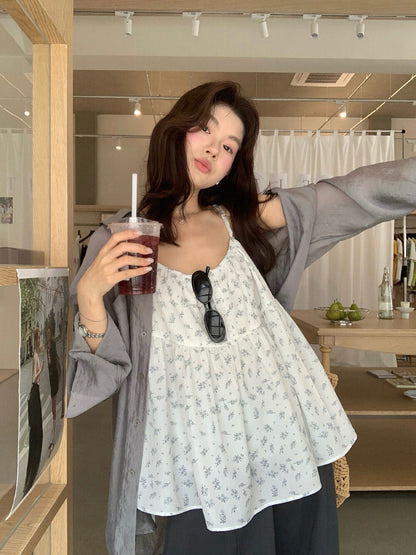 // 鈕扣小碎花傘型吊帶上衣
