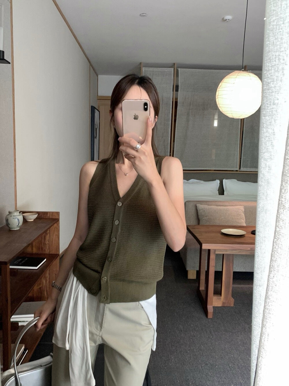 K18 / V領微入膊麻質排扣針織背心