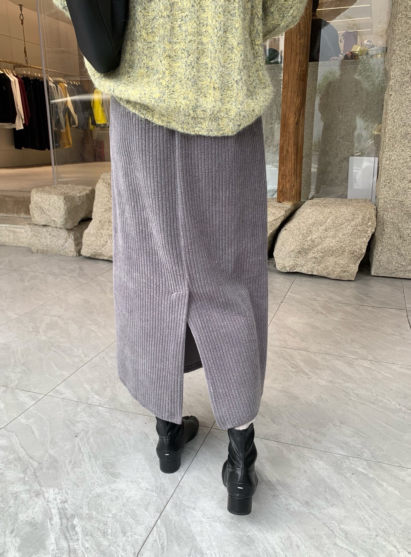 // 復古簡約直紋燈芯絨後開叉中裙