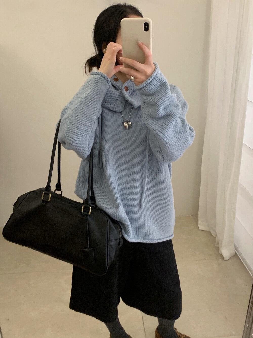 // 棉感卷邊圓領連鈕扣帽毛衣