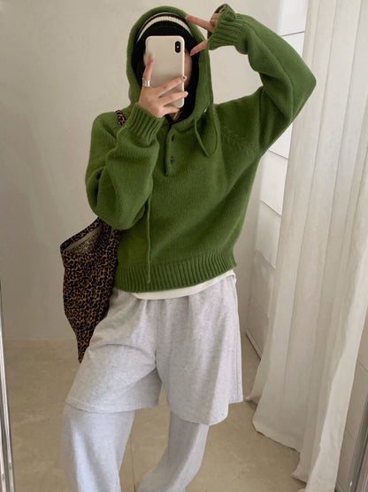 // 鈕扣設計連帽落肩毛衣