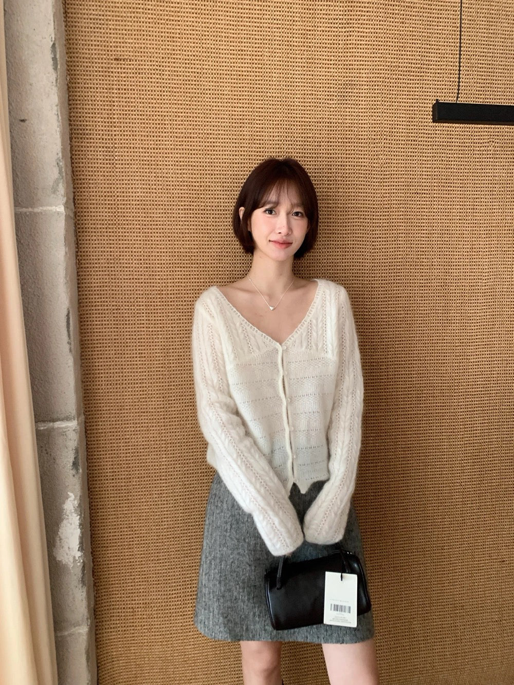 C84 / 超美鏤空織紋V領針織外套(33%羊毛)