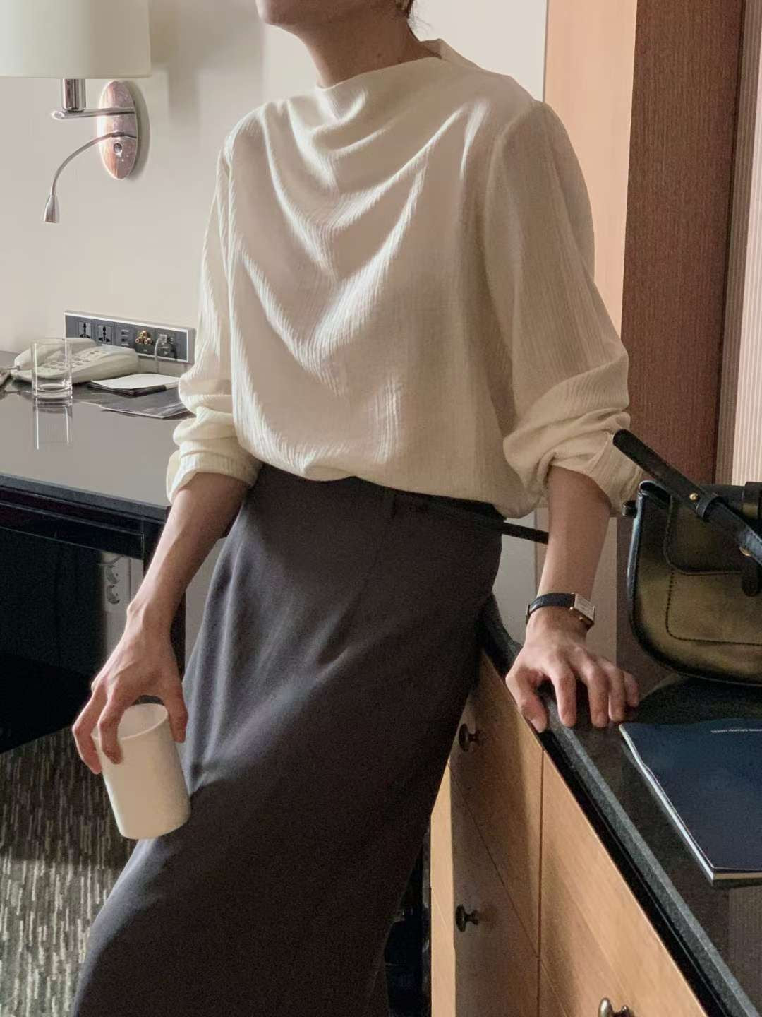 // 自帶肌理感後鈕扣小立領綁腰BL