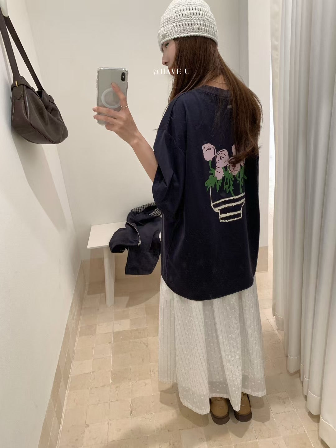 // 背後玫瑰圖案寬鬆TEE