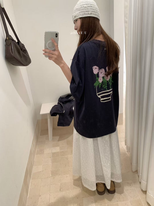 // 背後玫瑰圖案寬鬆TEE