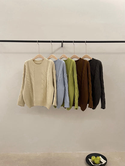 // 粗麻花圓領寬鬆毛衣