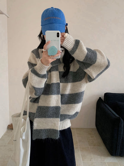 // 連可拆頸巾粗間條鈕扣V領毛衣