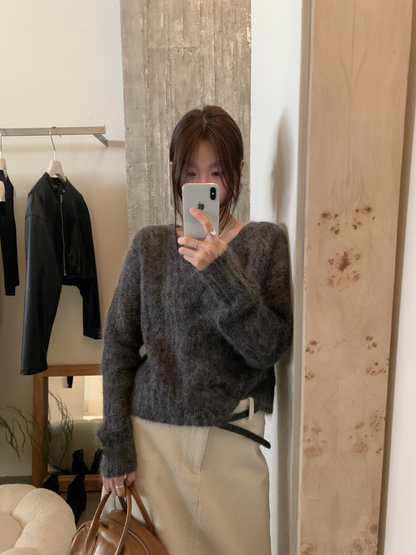 // 馬海毛麻花V領毛衣