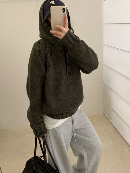 // 麻花肩線半鈕扣連帽慵懶毛衣