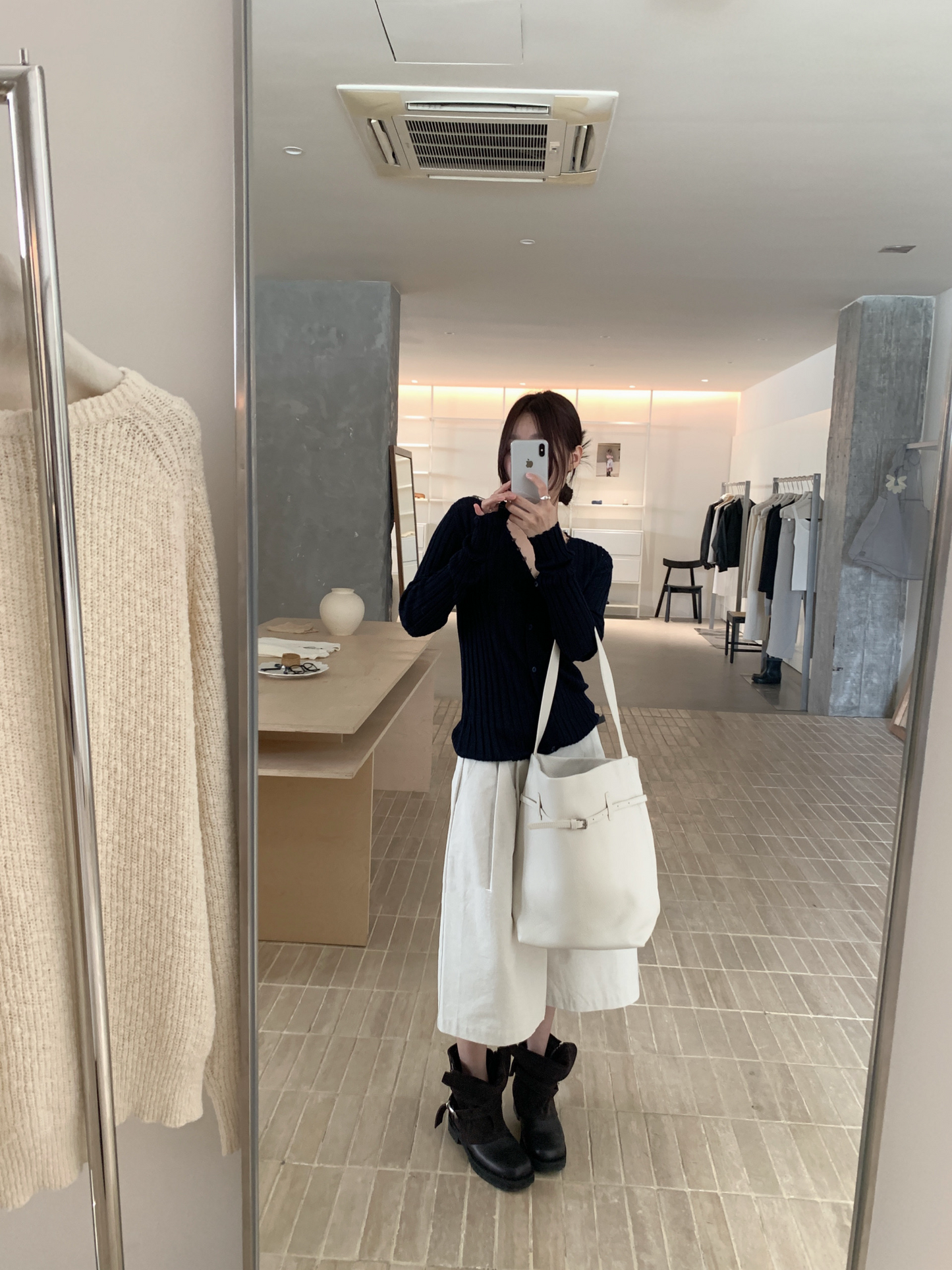 // 壓褶帥氣七分中褲