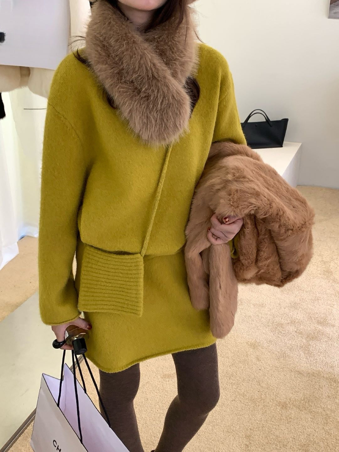 // 超舒服軟糯毛衣+短裙+袋仔三件套