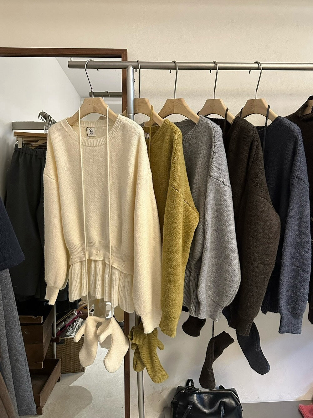 // 設計感軟糯鈕扣假兩件裙簾毛衣(連手套)