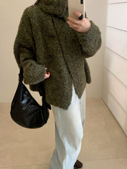 // 慵懶圈圈毛牛角鈕可立領毛衣CD