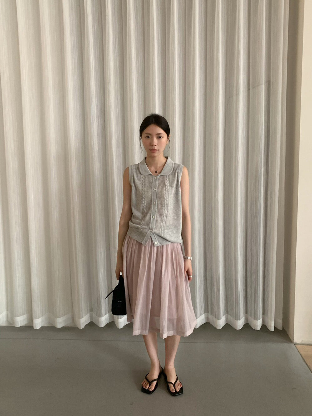 // 圓翻領細麻花織紋針織背心