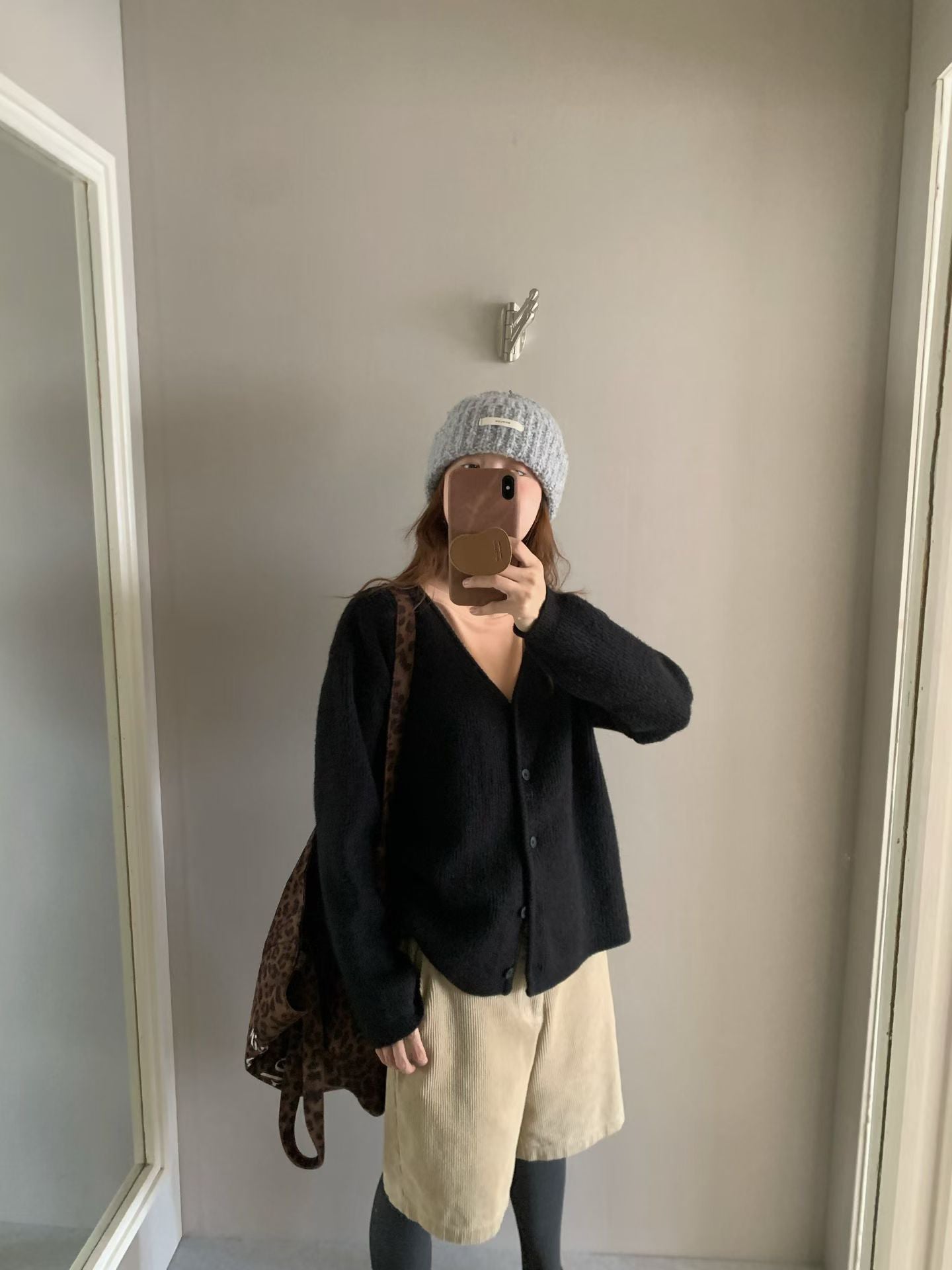 // 12色超美色系V領排扣羊絨紗CD