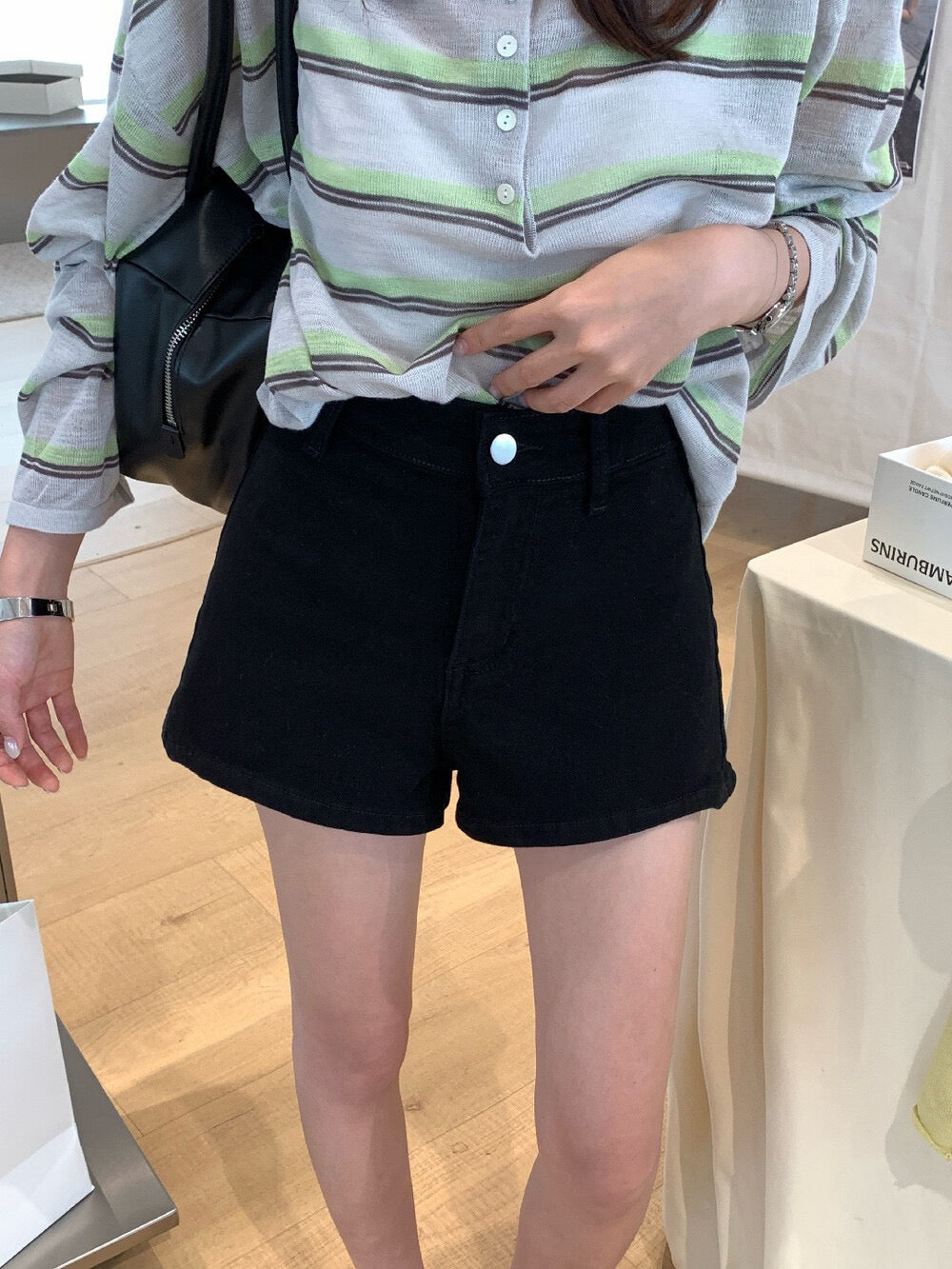 // 超顯瘦高腰牛仔短褲