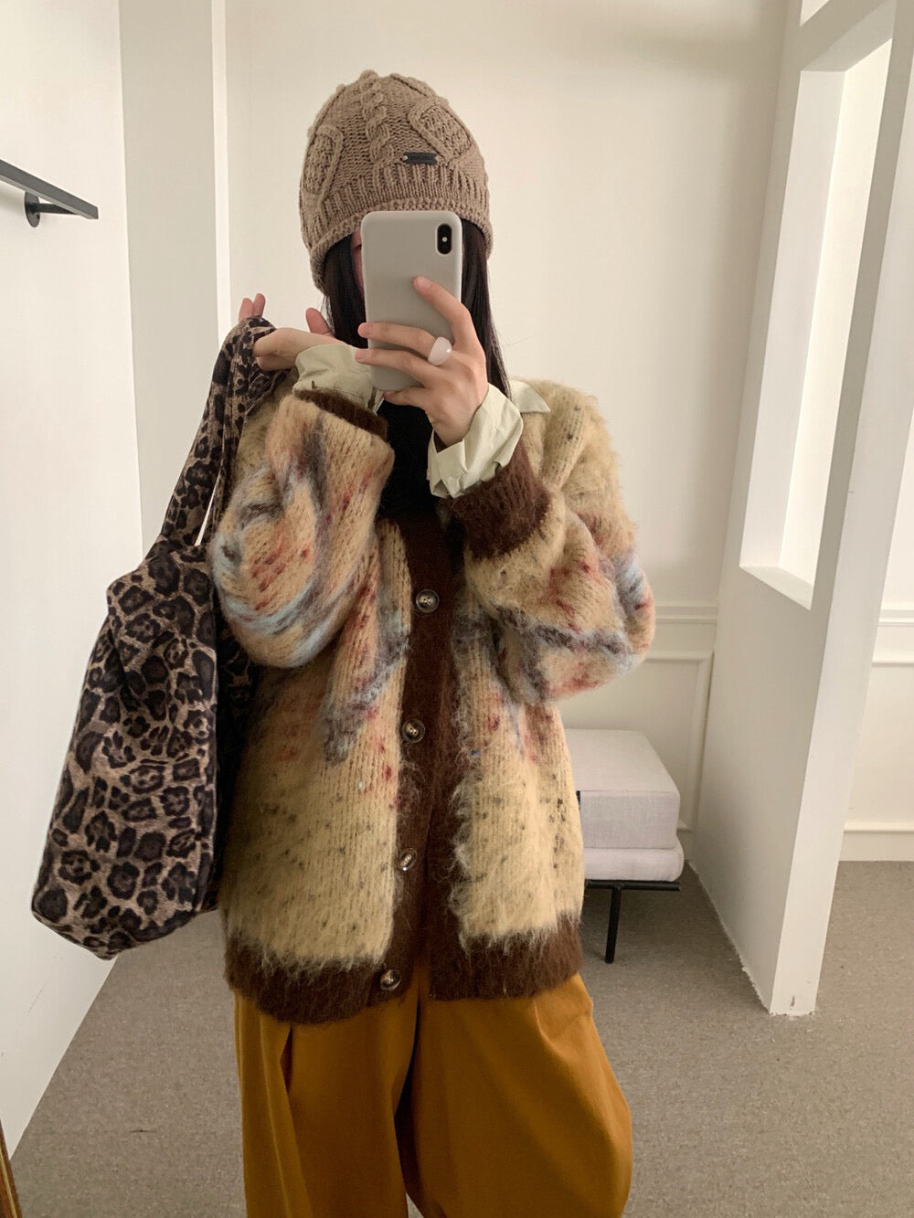 // 復古菱格圖案軟糯V領CD