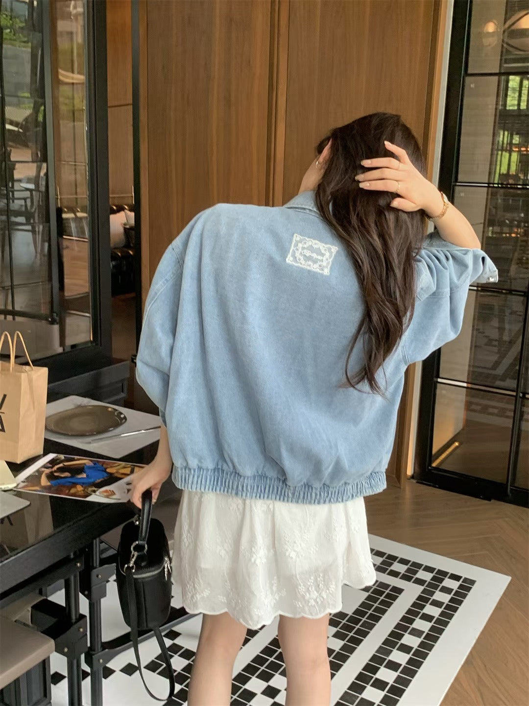 // 後刺繡lace貼布翻領拉鍊牛仔外套