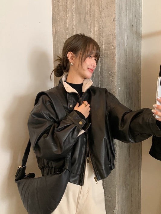 // 毛毛底帥氣可立領彷皮JK