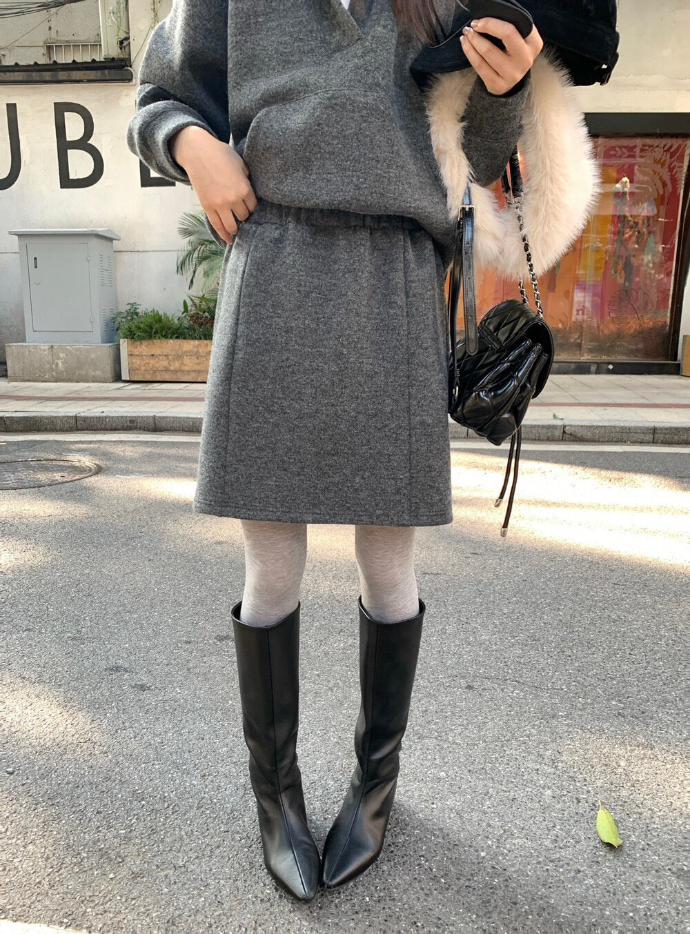 // 5%羊毛小V連帽衛衣+短裙套裝