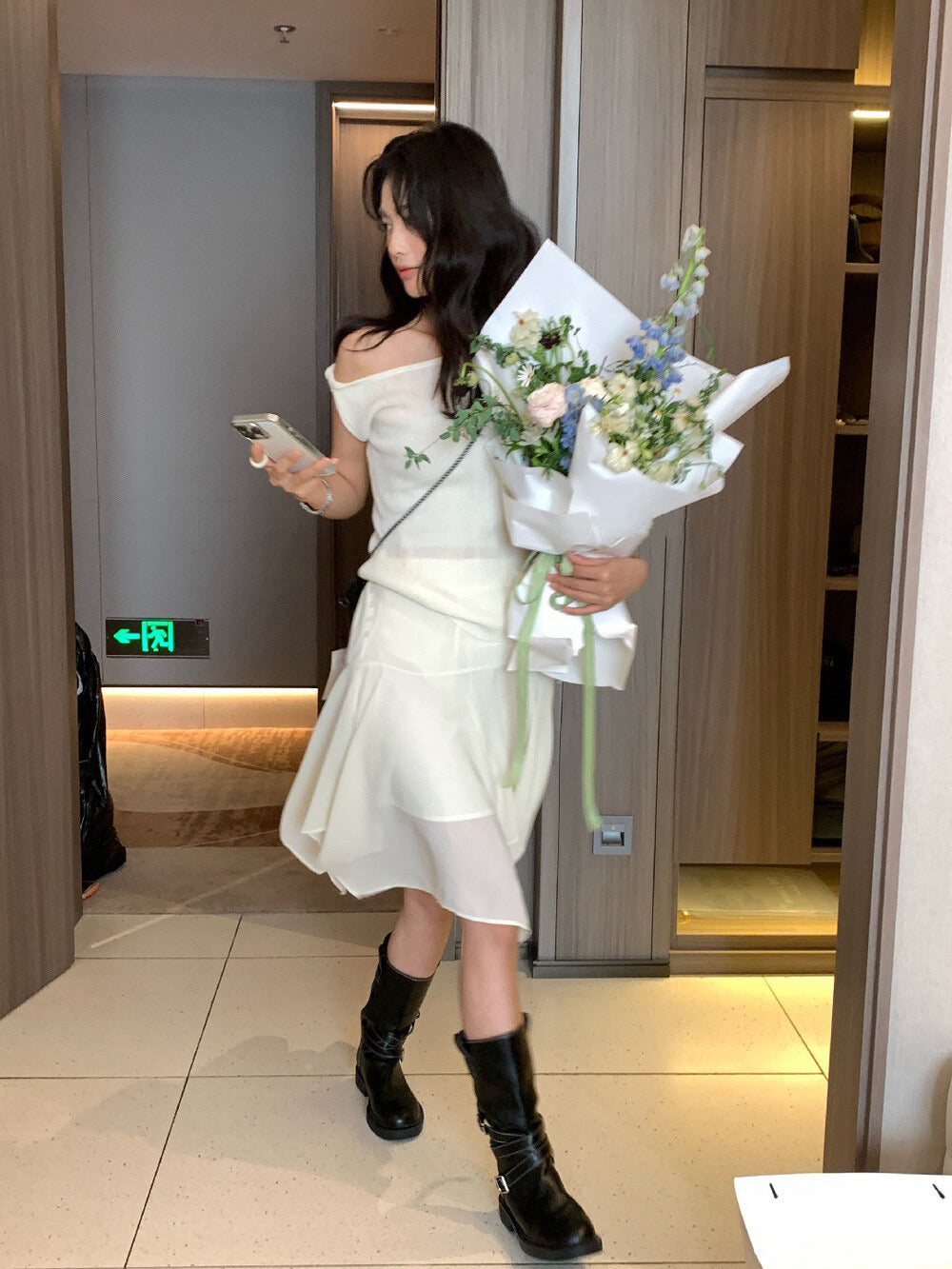 // 顯瘦麻質扭結肩針織上衣