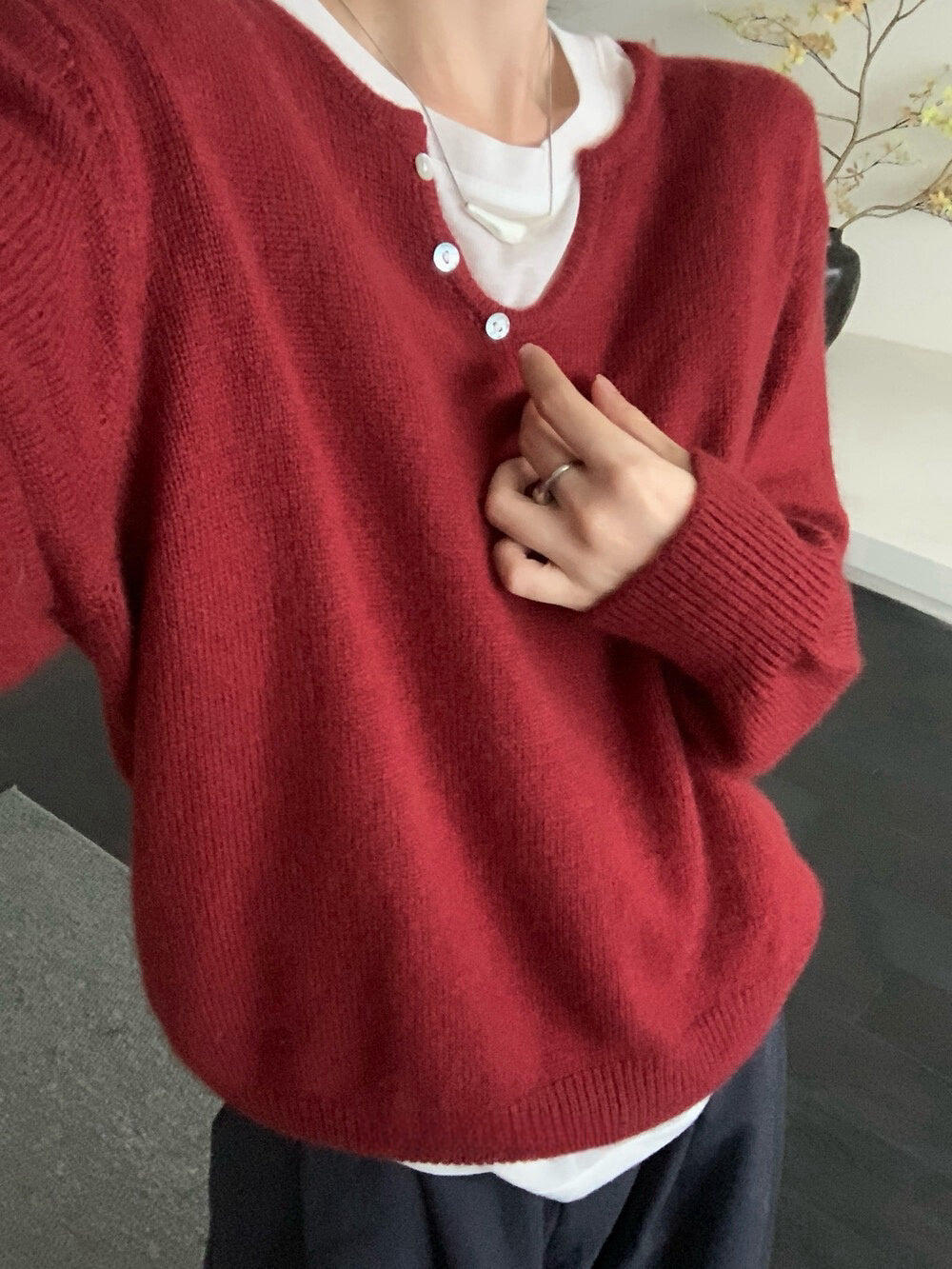 // 50%raccoon+30%cashmere超親膚小V領鈕扣NT