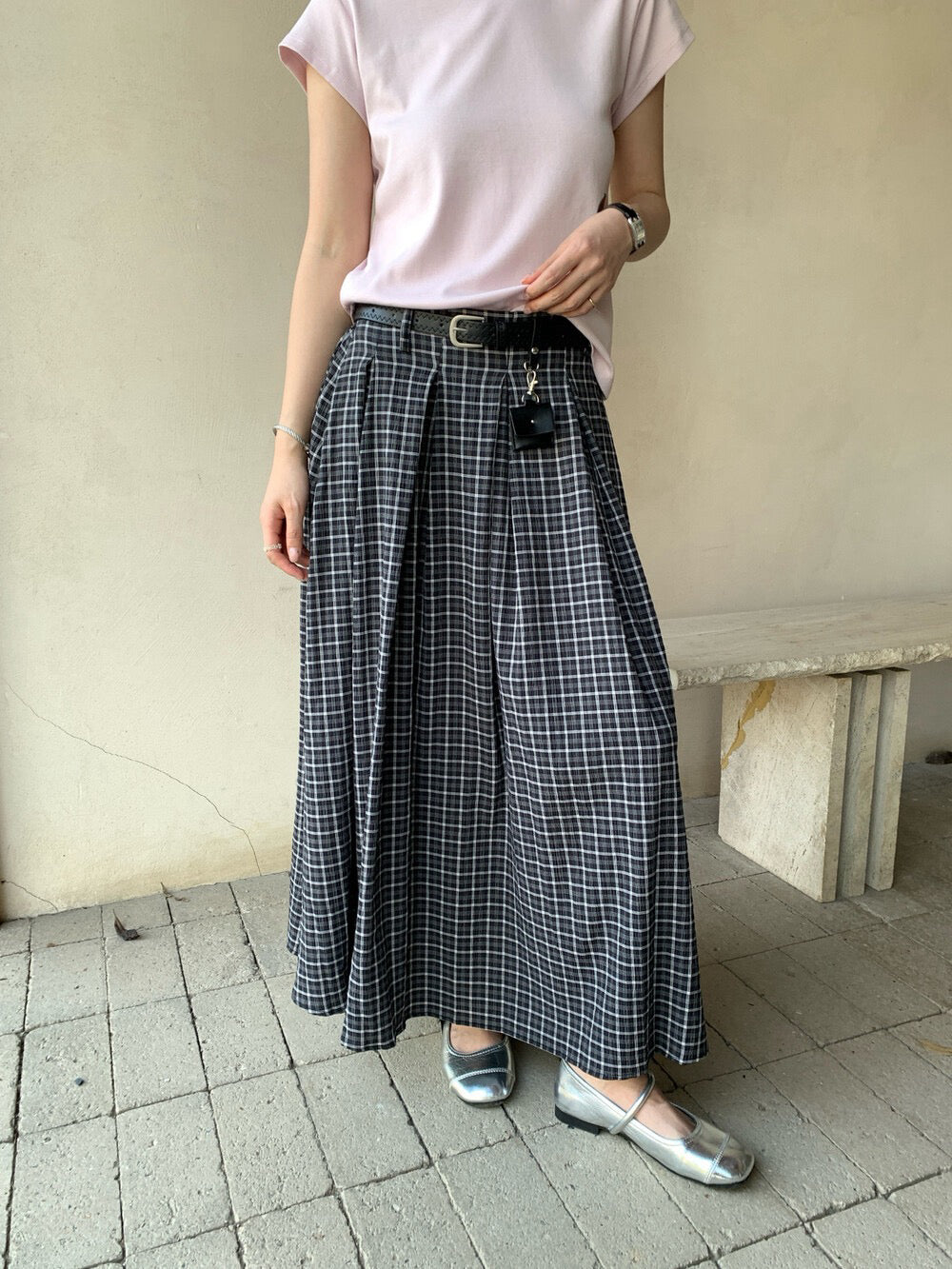 // 肌理感格紋壓褶中裙(連腰帶)