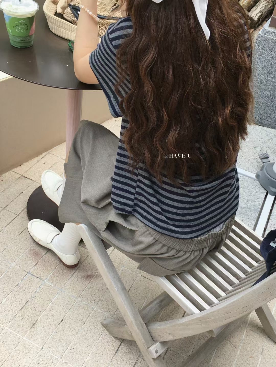// 基礎U型領口TEE