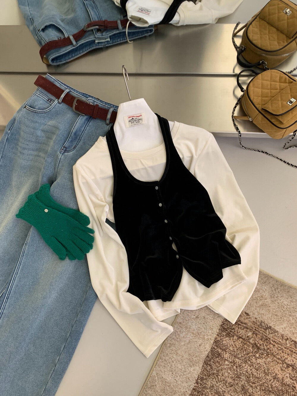 // 超美絲絨掛頸背心+打底上衣套裝