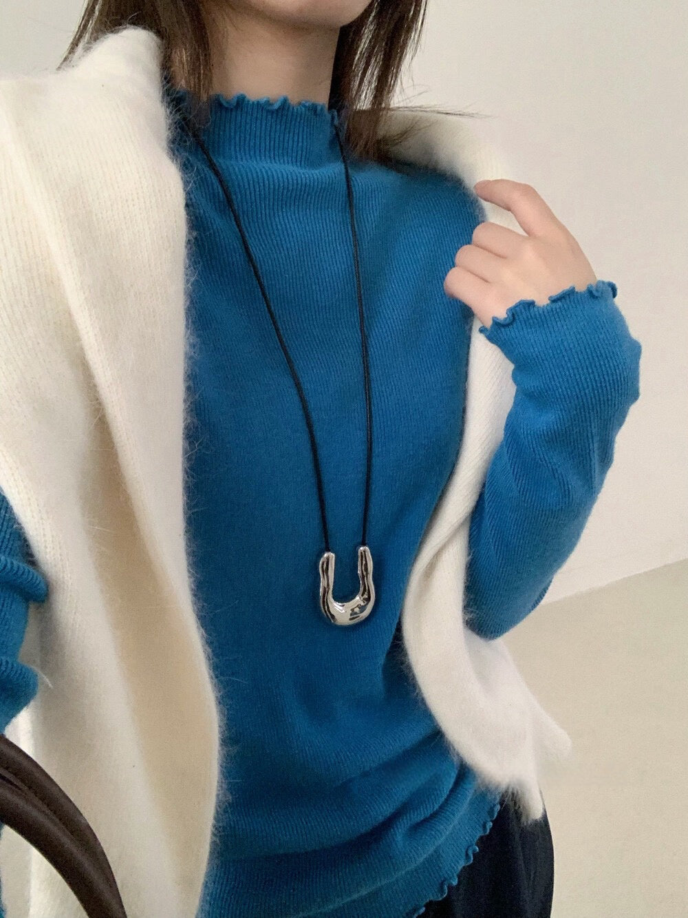 // 人手一件卷卷邊半領針織NT