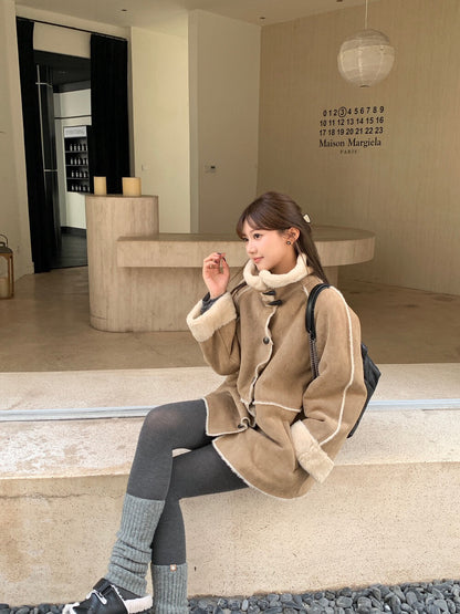 // 可立領牛角鈕皮毛一體中長外套