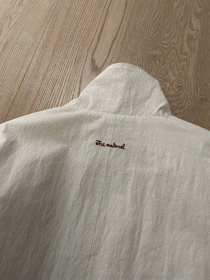 🪡 撞色立領後刺繡字外套