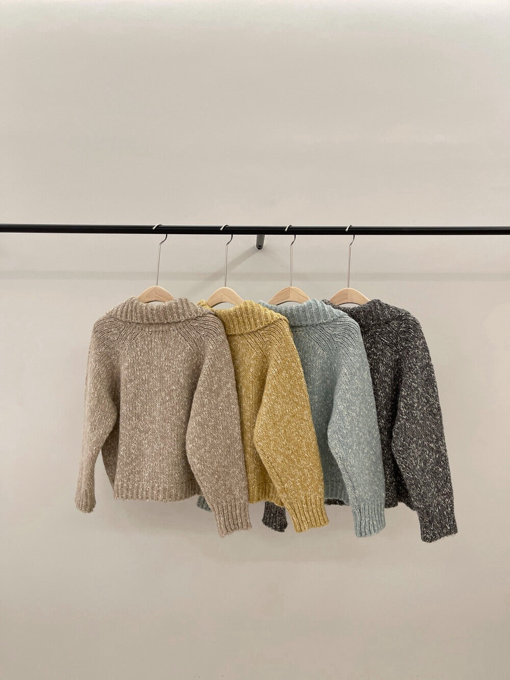 // 重工雜色線可立領牛角鈕CD