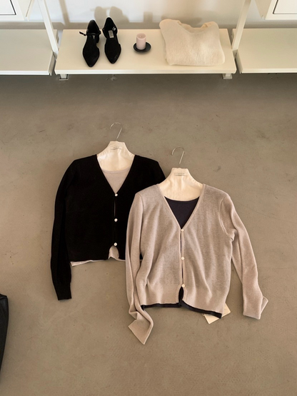 // 超親膚假兩件鈕扣羊毛角針織上衣