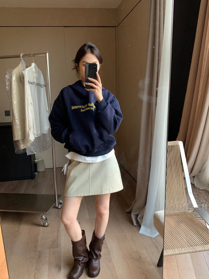 // 復古感植絨字連帽衛衣