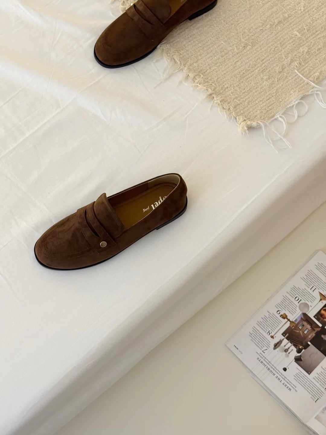 // 經典款金屬扣裝飾loafers