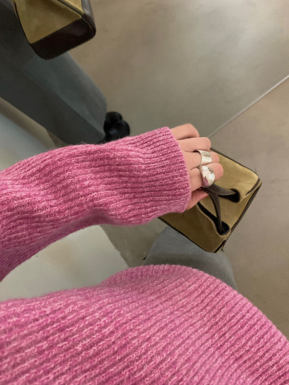 // 100%羊毛極軟糯小V翻領毛衣