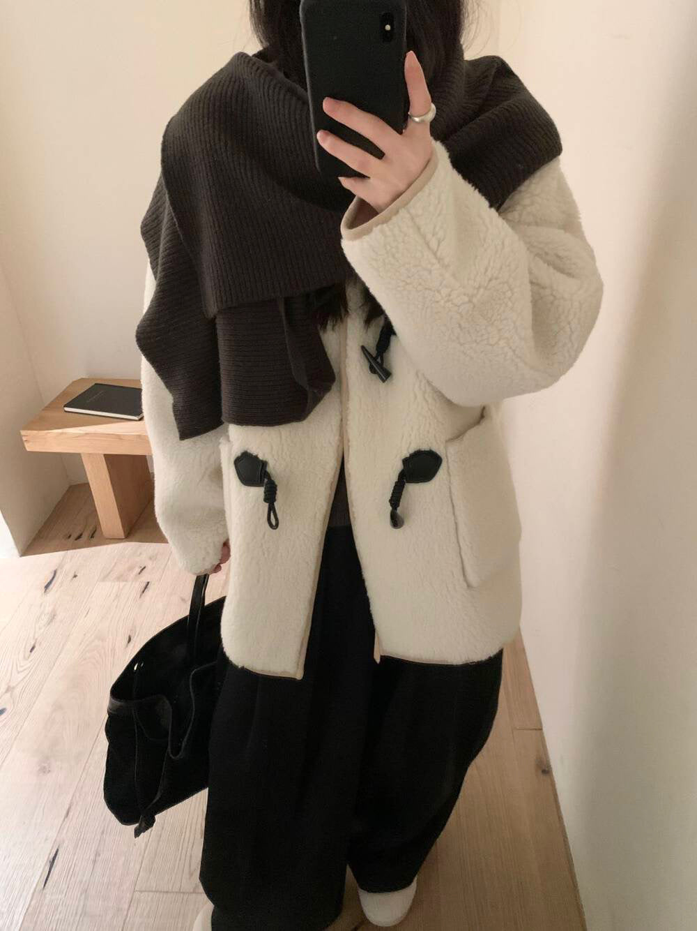 // 高品質拼扣麂皮邊牛角鈕毛毛外套