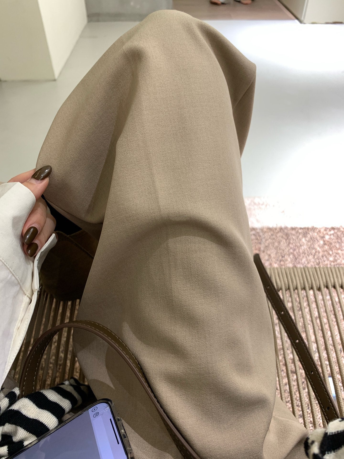 // 連腰帶超顯瘦微喇叭西褲