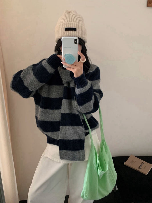 // 連可拆頸巾粗間條鈕扣V領毛衣