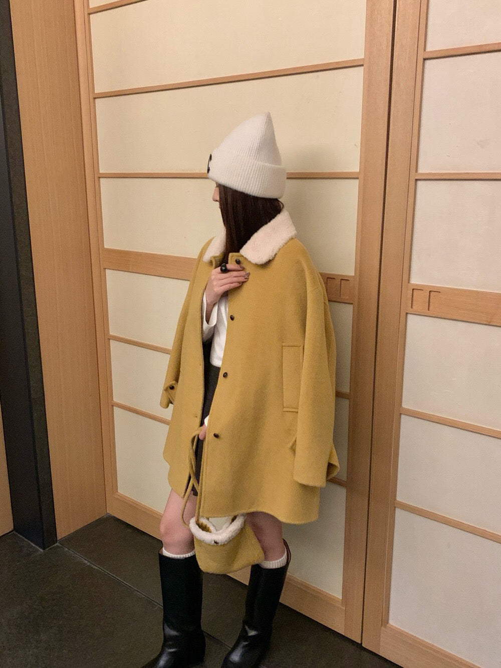 // 100%羊毛拼毛毛領中長手工外套(連袋仔)