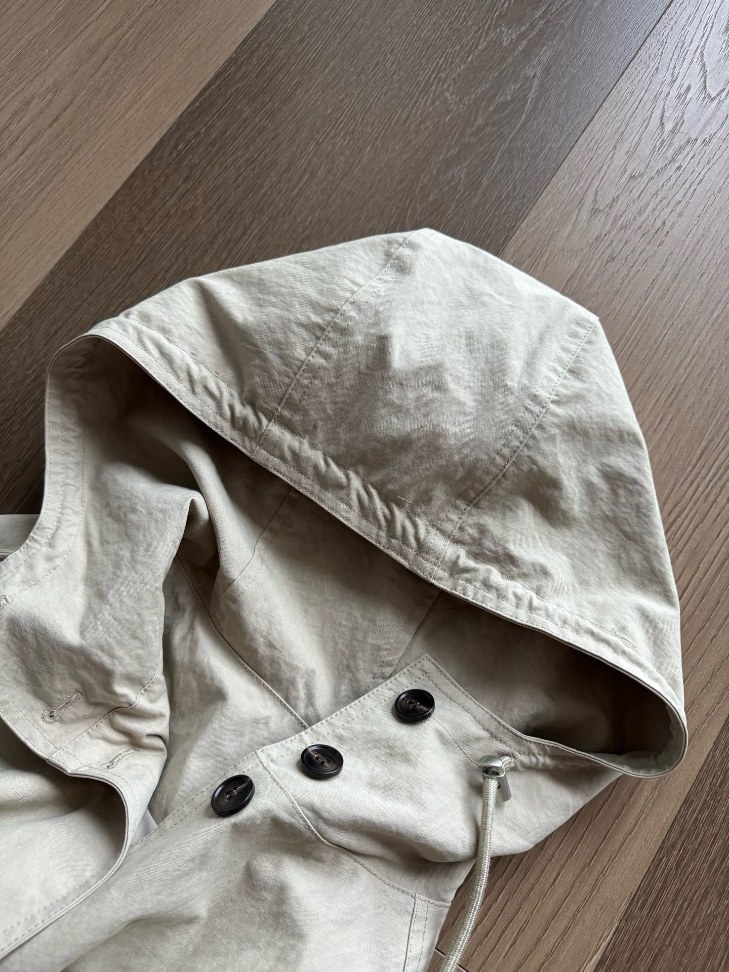 // 可束腰帥氣連帽長外套