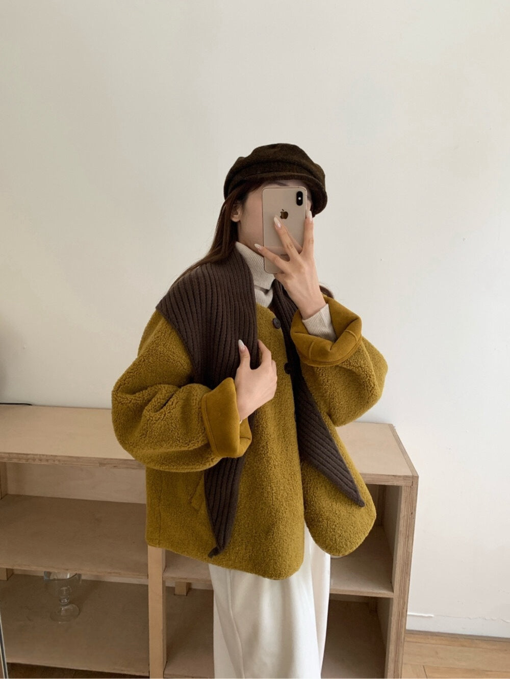 // 連披肩弧邊羊羔毛外套