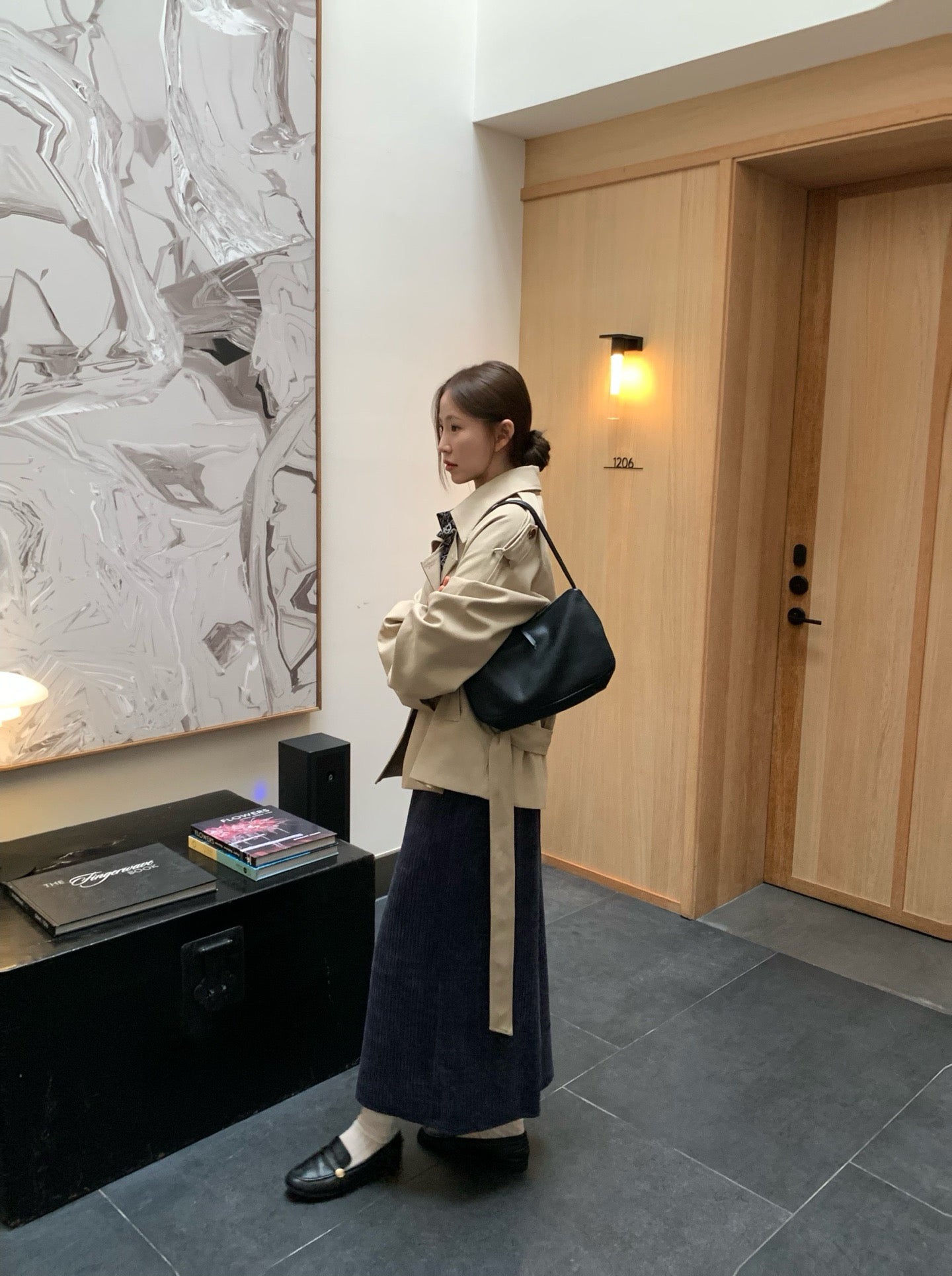 // 復古簡約直紋燈芯絨後開叉中裙