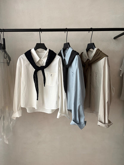 B73 / 小交叉刺繡口袋中短款挺版恤衫(連針織披肩)