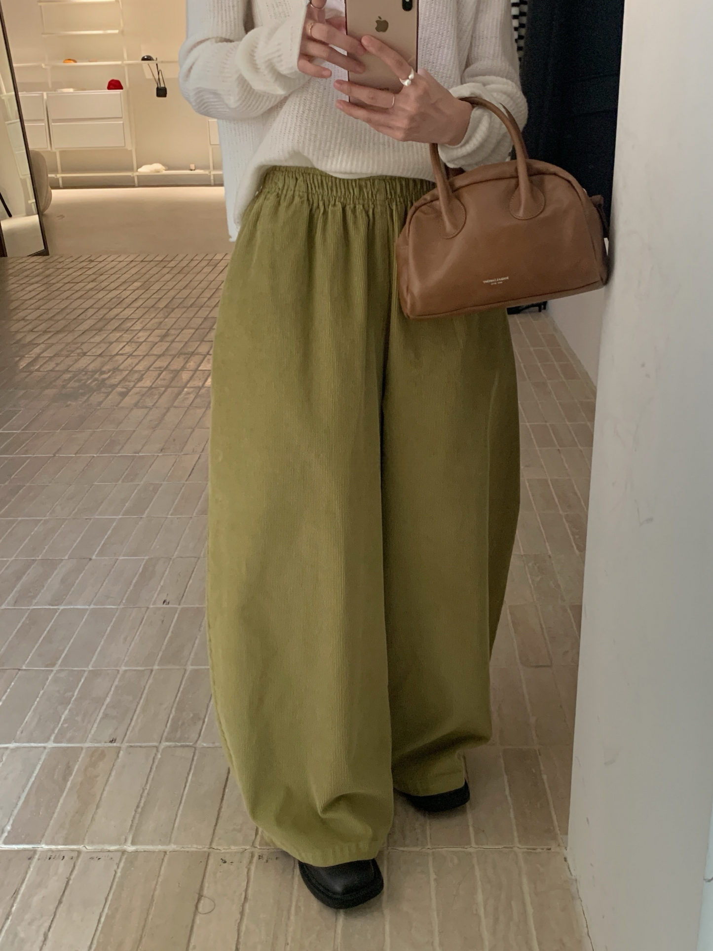 // 小復古感橡筋腰燈芯絨褲