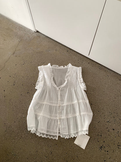 // 壓褶lace邊腳荷葉邊領排扣背心BL