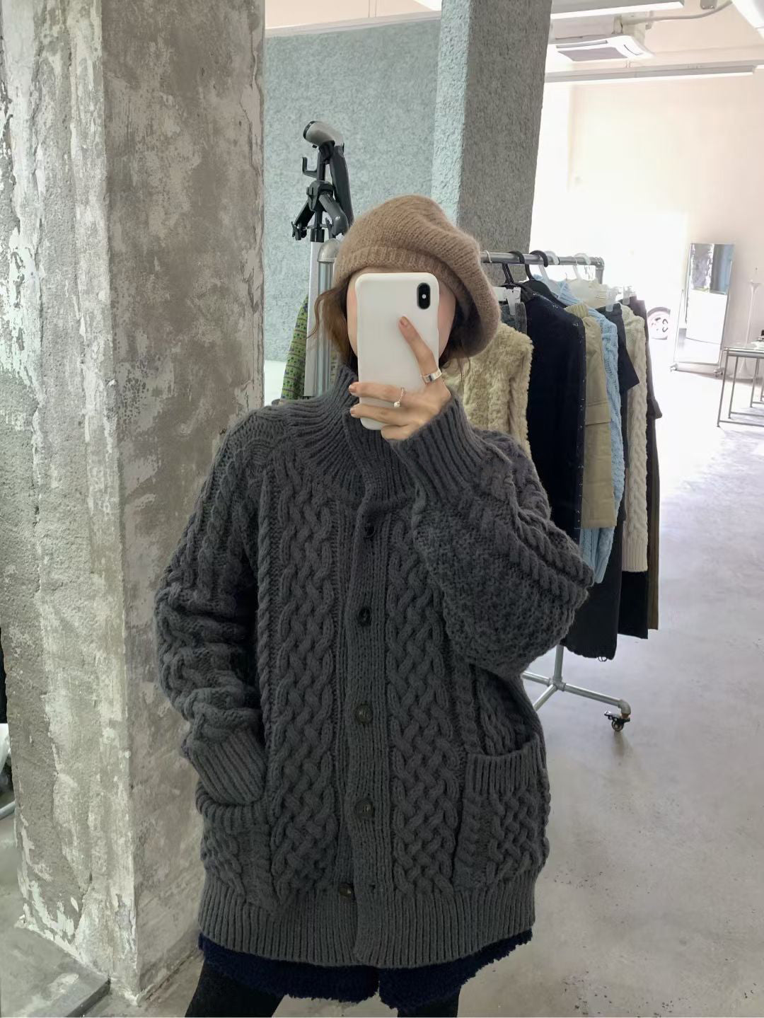 // 超重工麻花粗棒針立領CD