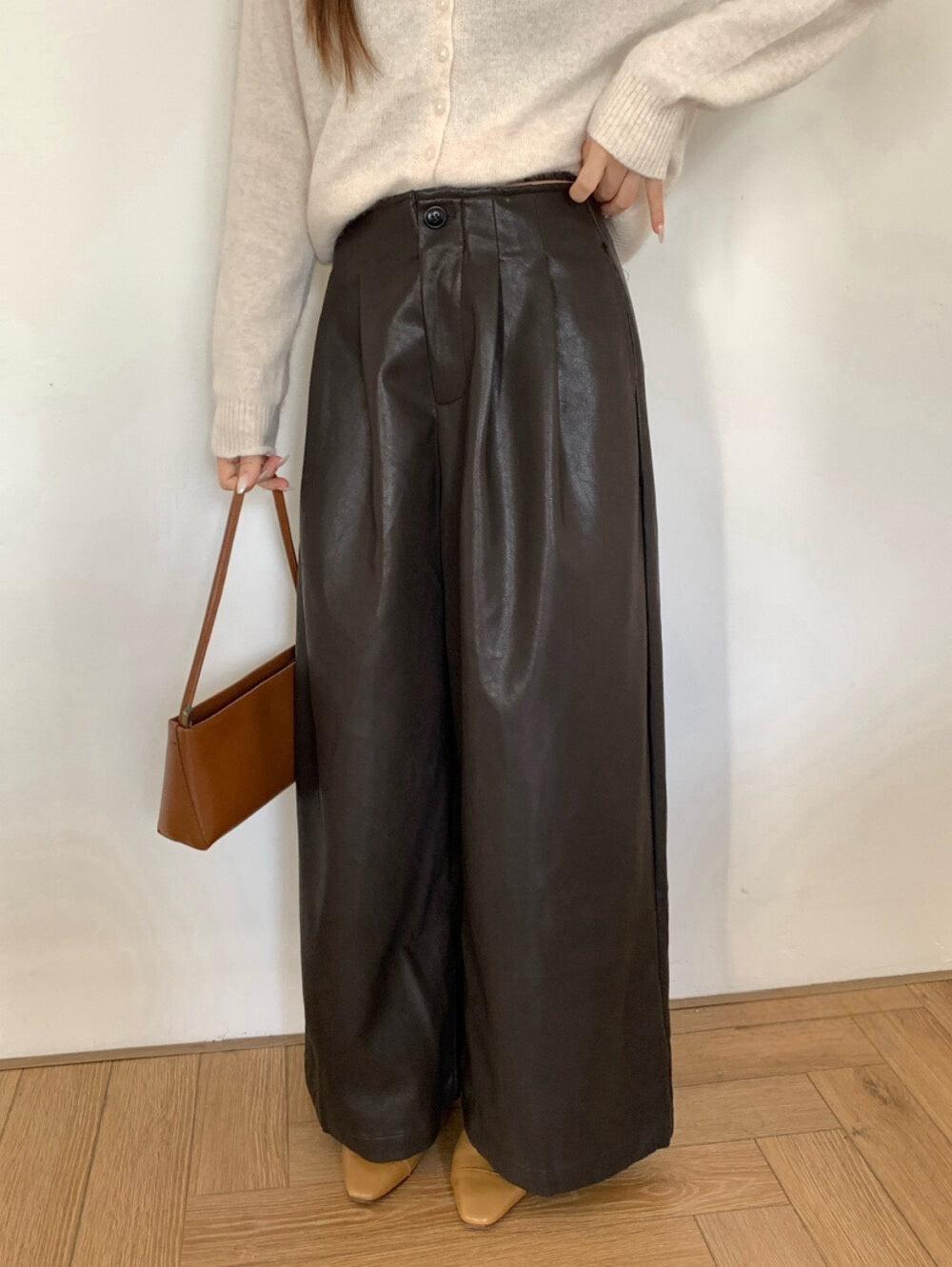 // 造型感帥氣軟軟油蠟皮褲